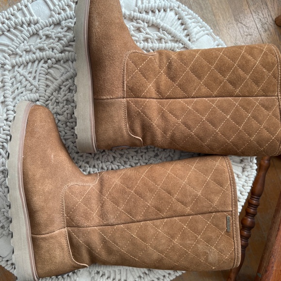 BearPaw quilted, tall boots size 8 - Picture 5 of 14
